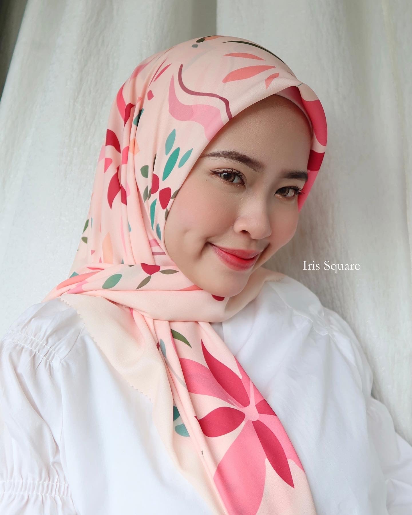(DISPLAY PC) IRIS— Fleur in Colours