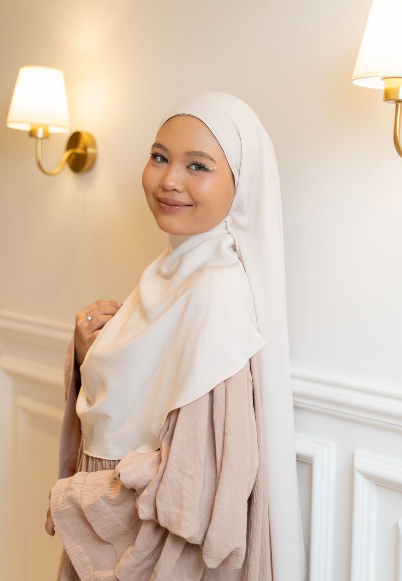Medina Curved — Porcelain Glow