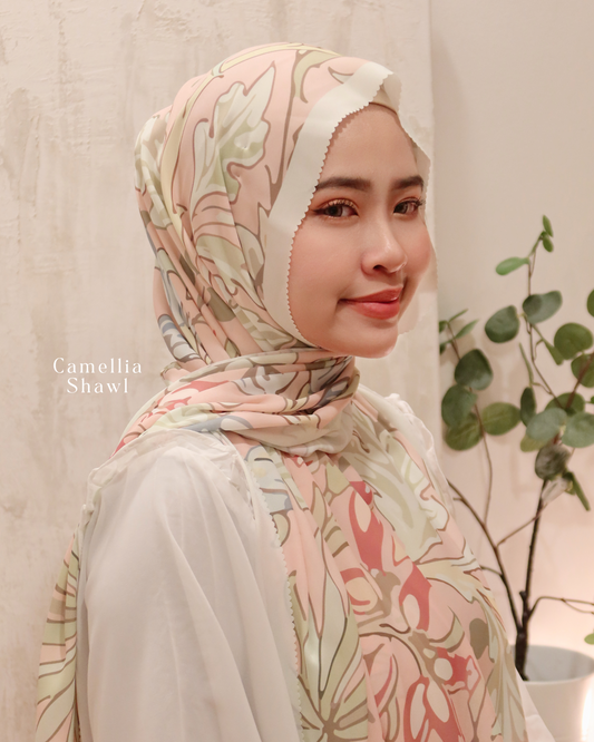 CAMELLIA— Fleur in Nature